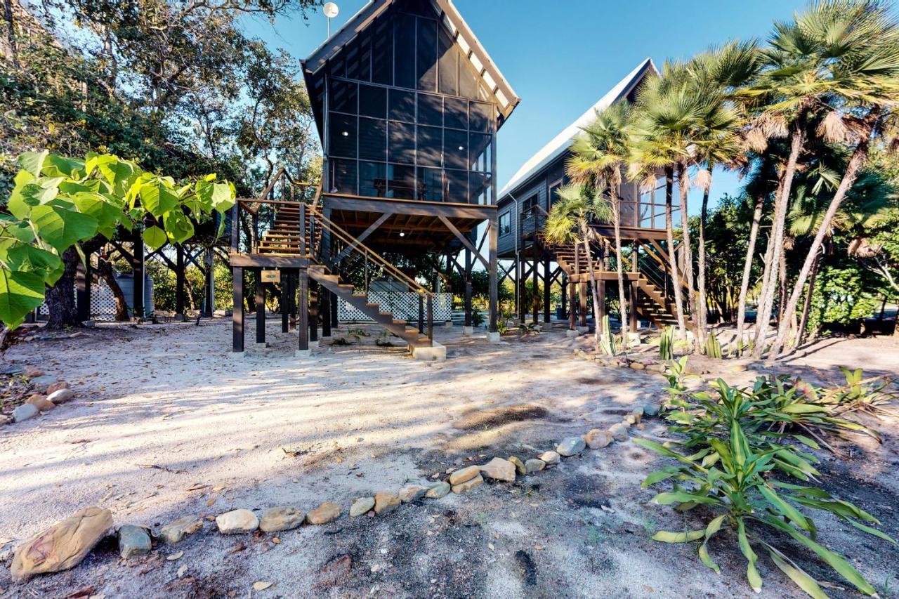 Inn The Trees Cabanas Placencia 외부 사진